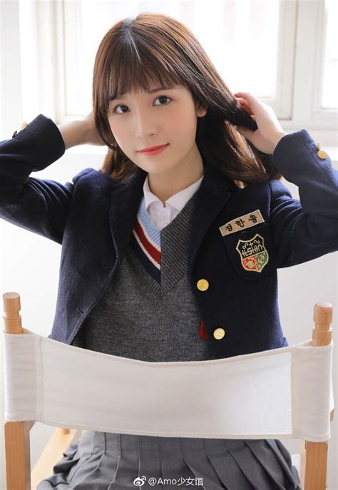 翟晓川今天参加阅兵仪式戴北京青年榜样奖章和首钢劳动模范奖章